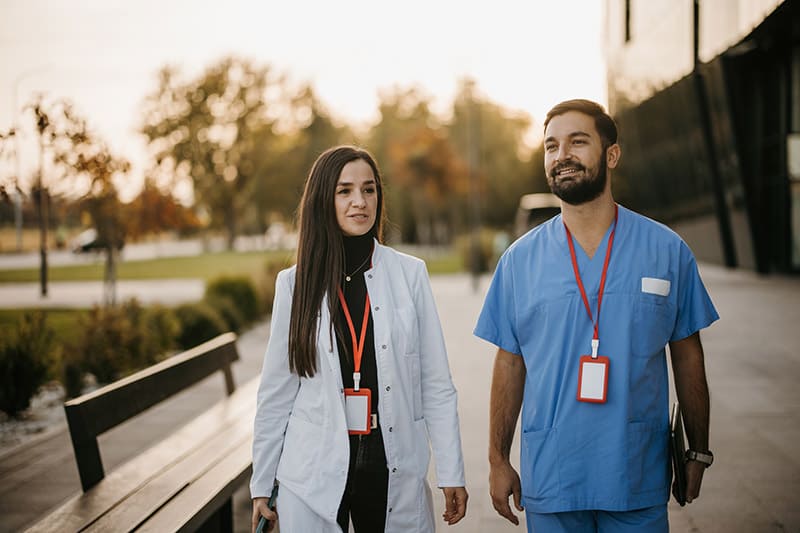 iStock-1443053881-2 Pour les personnes qui nous recommandent